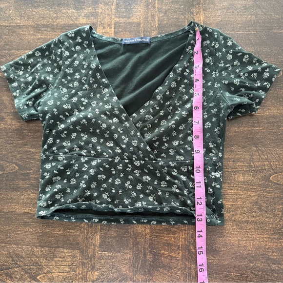 Brandy Melville Shirt Women size Small S OSFM Green Floral Top - Picture 4 of 6